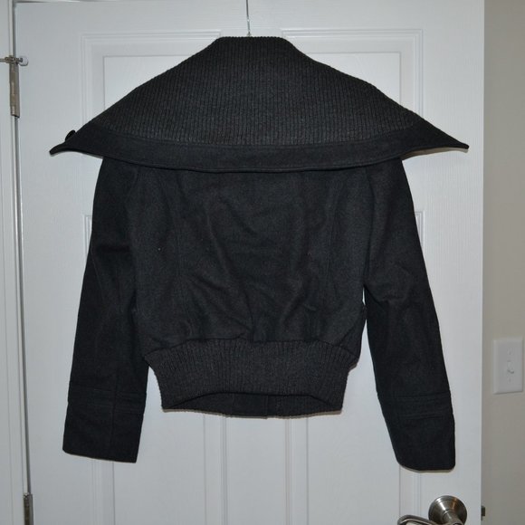 Grey DKNY Jeans Statement Cropped Wool Jacket w/ Oversized Knit Collar & Hem - Picture 3 of 10